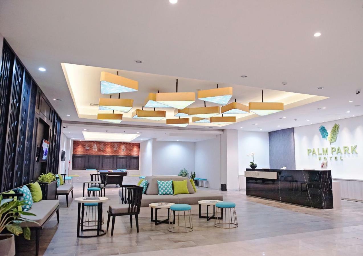 Palm Park Hotel Sorabaya Extérieur photo